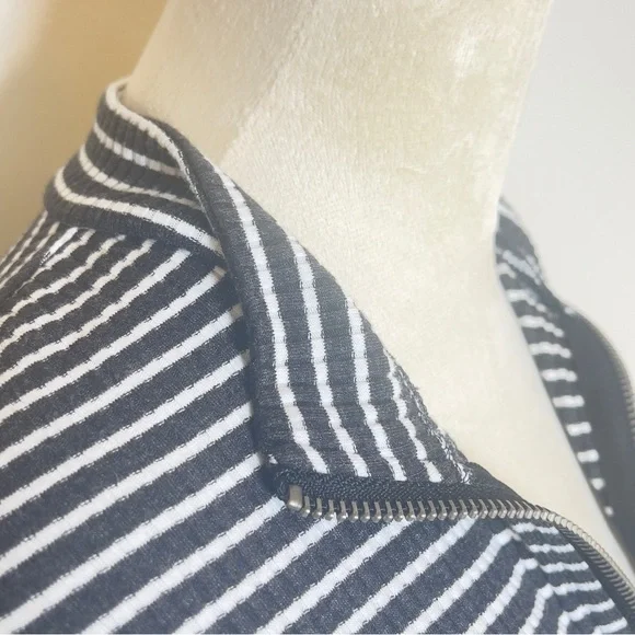 Hollister Ribbed Zip Front Long Sleeve Striped Slim Fit Top Black White Large - Picture 6 of 11